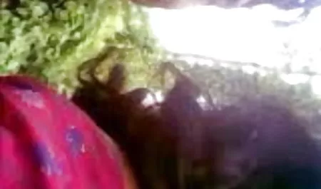 आकर्षक गोरा कैमरा जयाप्रदा की सेक्सी फिल्म पर गड़बड़ हो जाता है