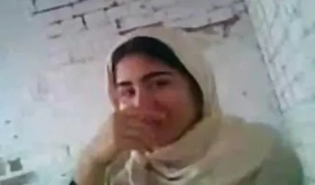 तीन लंपट दोस्तों ने अपने तीन मुंह वाले पानी वाली गर्लफ्रेंड को इनडोर पूल में थोड़ा सा फ्रॉड करने के लिए आमंत्रित किया, लेकिन उन्होंने इन झोपड़ियों को इधर-उधर छींटा नहीं मारा, इन सभी को आवंटित समय में गड़बड़ कर दिया। सेक्सी फिल्म वीडियो बफ