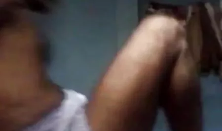 पतला किटी मुर्गा चूसता है और उस पर सवारी सेक्सी वाली फिल्म दिखाओ करता है