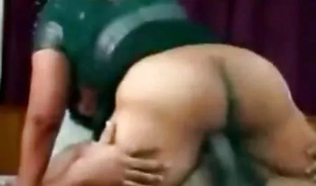 बिस्तर पर कठिन गुदा सेक्स सेक्सी फिल्म चलने वाला