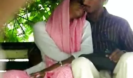 एलिसिया रोड्स अपने कौशल को दिखाती हैं सेक्सी मूवी कॉमेडी