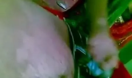 बेबी शर्मसार नहीं है जब सेक्सी पिक्चर हिंदी मूवी उसकी चूत को पेशाब करना है