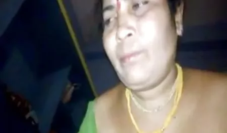 सेक्सी बेब नादिया जय ने एक खूबसूरत काले आदमी को भावुक कर सेक्सी फिल्म मद्रासी दिया