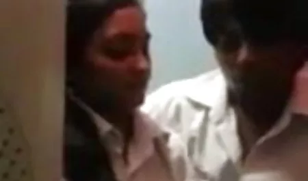 शानदार लड़की श्रीदेवी सेक्सी फिल्म ने एक विशाल डिक पर गुदा छेद किया