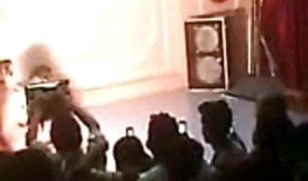 कैमरे सेक्सी फिल्म हिंदी पिक्चर फिल्म पर उसके सुंदर शरीर को देखने के बाद, पत्नी उत्तेजित हो गई और अपने पति को एक भावुक blowjob दिया