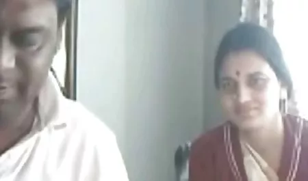 लीला आकर्षक रूप से मलयालम सेक्स पिक्चर एक blowjob देती है