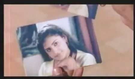परिपक्व एशियाई वेबकैम के सामने भोजपुरी सेक्सी फिल्म वीडियो में वसा मुर्गा बेकार है