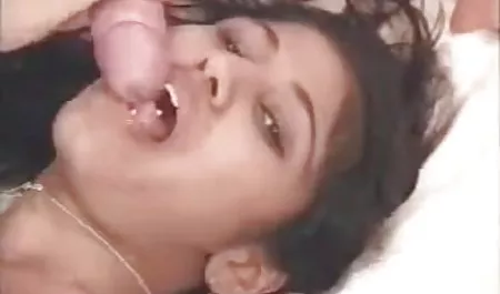 सेक्सी श्यामला रबर डिक सेक्सी वीडियो की फिल्म और आदमी के डिक के साथ बिल्ली पर बैठ गई