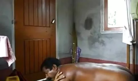 सुंदर काली औरत ने एक काले अमेरिकन ब्लू फिल्म सेक्सी मुर्गा को अपने होंठ चूसा