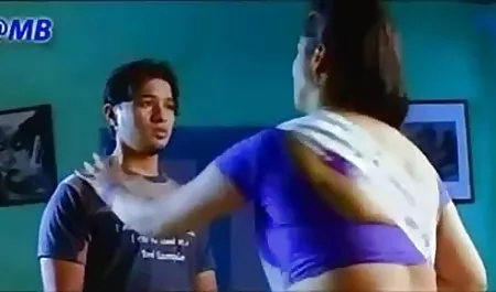 कुतिया उसके स्तन के साथ खेलती है और सेक्सी फिल्म चाहिए सेक्सी सेक्सी पति उसे कड़ी मेहनत से चोदता है