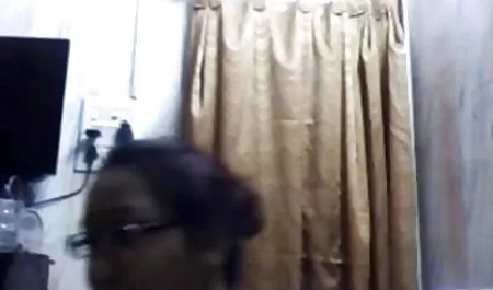 नाइजर एक मोनालिसा का सेक्सी फिल्म बड़ी ट्रंक के साथ एक बहुत पतली लड़की है