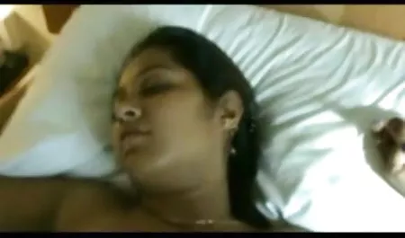 सुंदर कामी एंड्रयूज अपने होंठों पर गर्म सह का सेक्सी दिखाइए फिल्म स्वाद पसंद करते हैं
