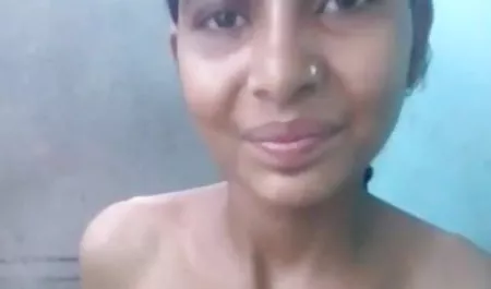 ब्लौंडी ने दोस्तों को बुलाया और एक समूह सेक्स की मलयालम सेक्सी मूवी व्यवस्था की