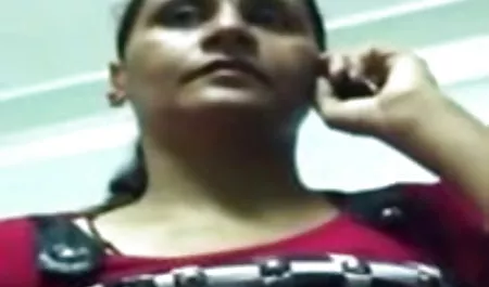लंबे बालों के साथ एक busty श्यामला द्वारा किया गया उत्तम सेक्स सेक्स सेक्स फिल्म दर्जे का स्ट्रिपटीज़, कुतिया खुद नृत्य से उत्साहित है और उसे जाँघिया से दूर ले जाता है और एक थरथानेवाला के साथ खुद को चोदता है