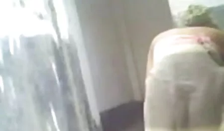 सोन्या अपनी हॉट गांड सेक्स फिल्म दिखाइए वीडियो दिखाती है