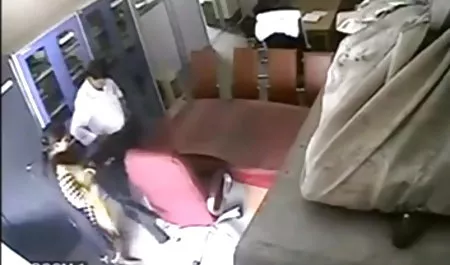 सड़क पर, सेक्सी वीडियो फिल्म हद कुतिया कुतिया